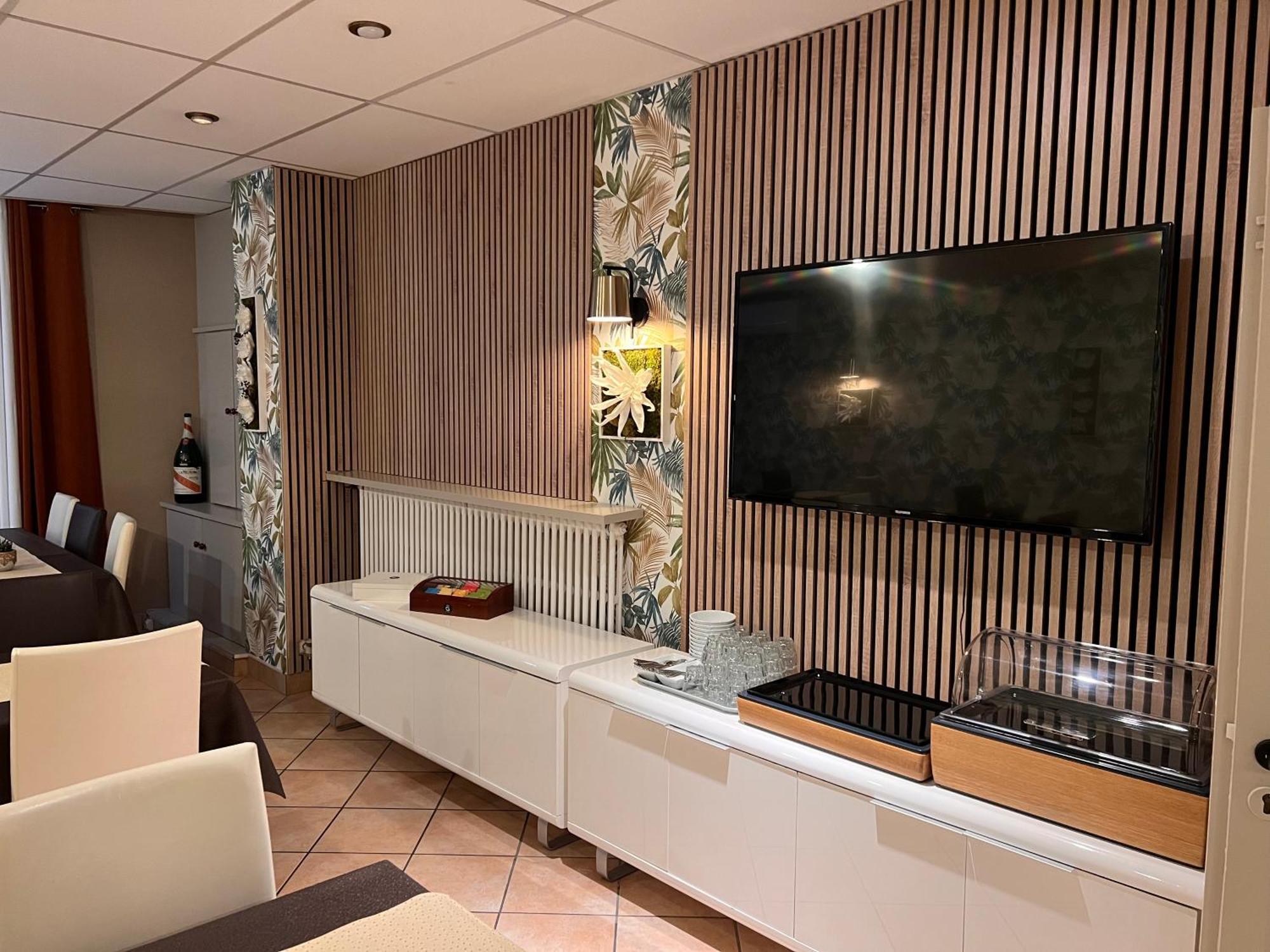 Hotel Alpes Cevennes Guilherand-Granges Екстериор снимка